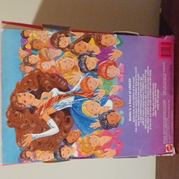 Vintage Unicef Barbie Set - Picture 4 of 16